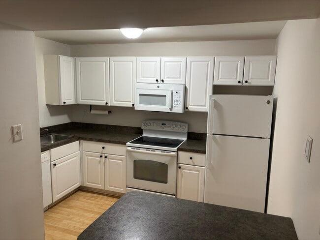 property at 712B Putnam Blvd