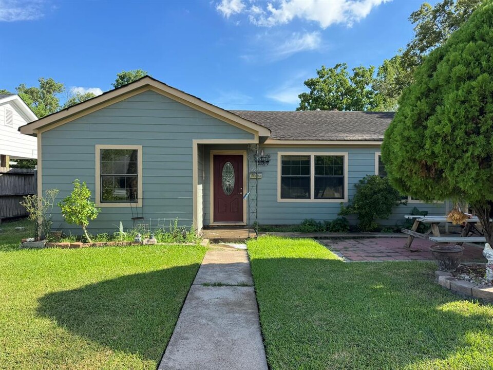 2216 8th St in Galena Park, TX - Building Photo