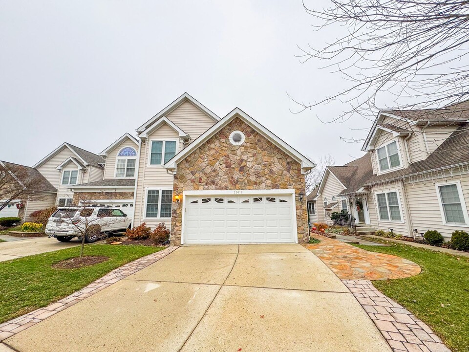 25617 Creek Run Terrace in Chantilly, VA - Building Photo