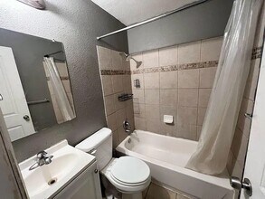 4609 S Travis St in Amarillo, TX - Foto de edificio - Building Photo