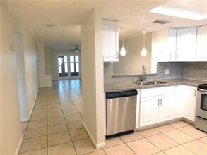 2420 Winding Creek Blvd in Clearwater, FL - Foto de edificio - Building Photo