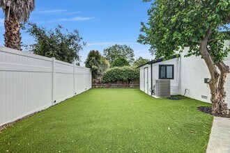 16517 Hartsook St in Los Angeles, CA - Building Photo - Building Photo