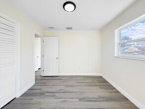 9814 110th Ln N in Seminole, FL - Building Photo - Building Photo