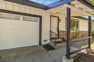 1134 Agatha Way in Sacramento, CA - Building Photo - Building Photo