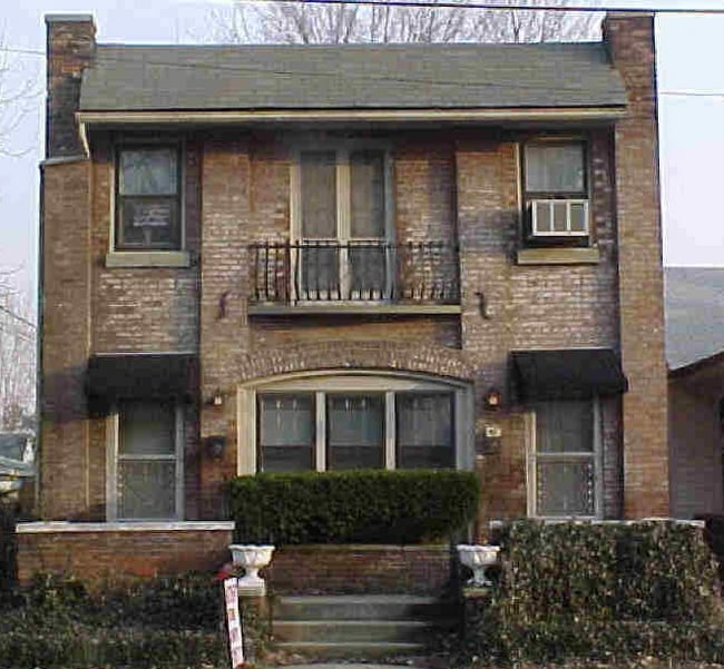 property at 524 E Chestnut St