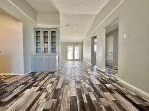 504 N Englewood Ave in Lubbock, TX - Foto de edificio - Building Photo