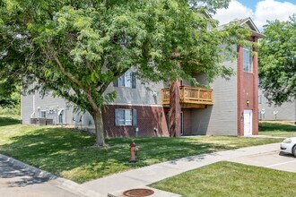 2272 Holiday Rd in Coralville, IA - Building Photo - Building Photo