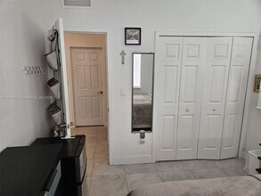 701 NW 127th Pl in Miami, FL - Foto de edificio - Building Photo