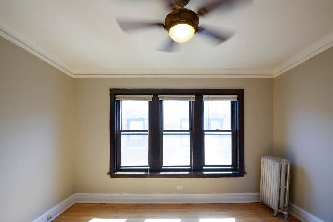 2439 W Logan Blvd in Chicago, IL - Building Photo