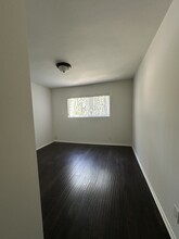 11523 Hatteras St in North Hollywood, CA - Foto de edificio - Building Photo