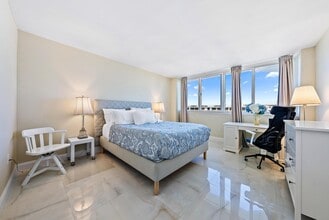 2773 S Ocean Blvd in Palm Beach, FL - Building Photo - Building Photo