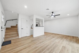 4908 West Gate Blvd in Austin, TX - Foto de edificio - Building Photo