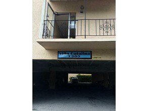 1305 W 53rd St, Unit 410 in Hialeah, FL - Building Photo - Building Photo