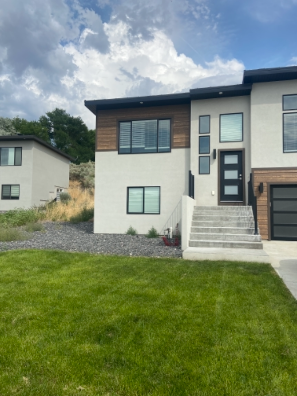 1467 Surprise Valley Rd in Pocatello, ID - Foto de edificio - Building Photo