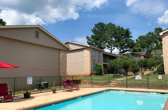 University Club Apartments in Nacogdoches, TX - Foto de edificio - Building Photo