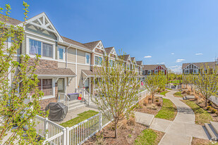 415 Clareview Rd NW in Edmonton, AB - Building Photo