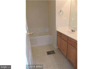 42236 Terrazzo Terrace in Aldie, VA - Building Photo - Building Photo