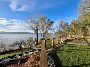 2061 East Bay Drive Northeast in Olympia, WA - Building Photo - Building Photo