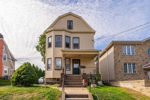 27 Monsignor Owens Pl in Nutley, NJ - Building Photo