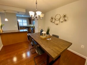 4149 S Four Mile Run Dr, Unit 304 in Arlington, VA - Building Photo - Building Photo