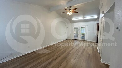 807 Cavalier Dr in Arlington, TX - Building Photo - Building Photo