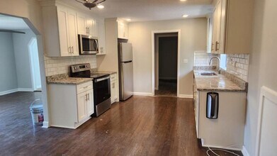 8430 Oak St in Kansas City, MO - Building Photo - Building Photo