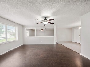 3006 14th Ave N in Texas City, TX - Building Photo - Building Photo