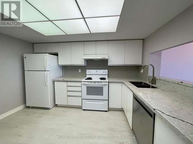 350 Alton Towers Cir in Toronto, ON - Building Photo - Building Photo