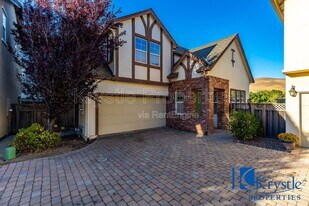 6335 Newhaven Ln in Vallejo, CA - Building Photo