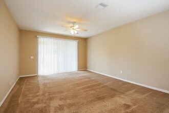 10337 Celtic Ash Dr in Ruskin, FL - Building Photo - Building Photo