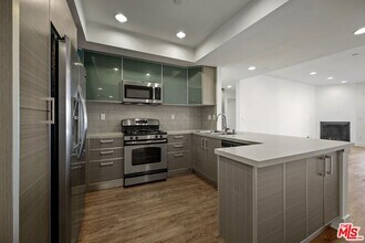 11818 Dorothy St in Los Angeles, CA - Foto de edificio - Building Photo