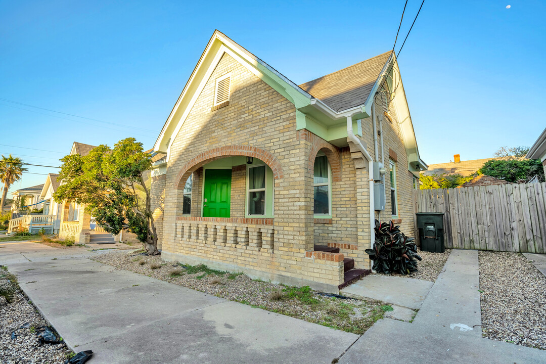 1318 11th St in Galveston, TX - Foto de edificio