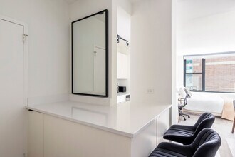 21 E Chestnut St in Chicago, IL - Foto de edificio - Building Photo