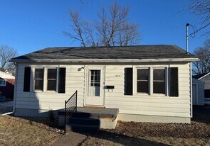 527 W Exchange St in Geneseo, IL - Building Photo