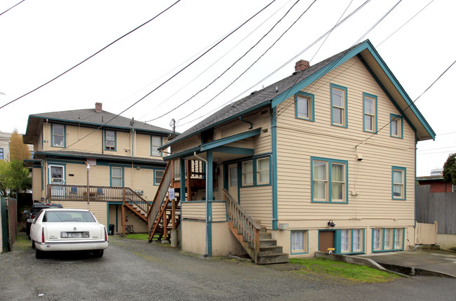 2422 Hoyt Ave in Everett, WA - Foto de edificio - Building Photo