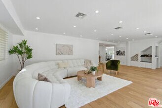 5220 Melvin Ave in Los Angeles, CA - Building Photo - Building Photo