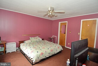 268 Wilkes St-Unit -2 in Berkeley Springs, WV - Building Photo - Building Photo