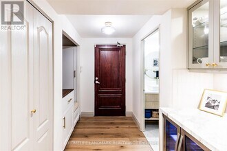 9-209 Greenbriar Rd in Toronto, ON - Building Photo - Building Photo