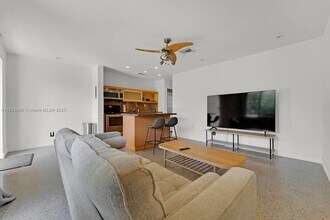 2125 NE 14th Ave in Wilton Manors, FL - Building Photo - Building Photo