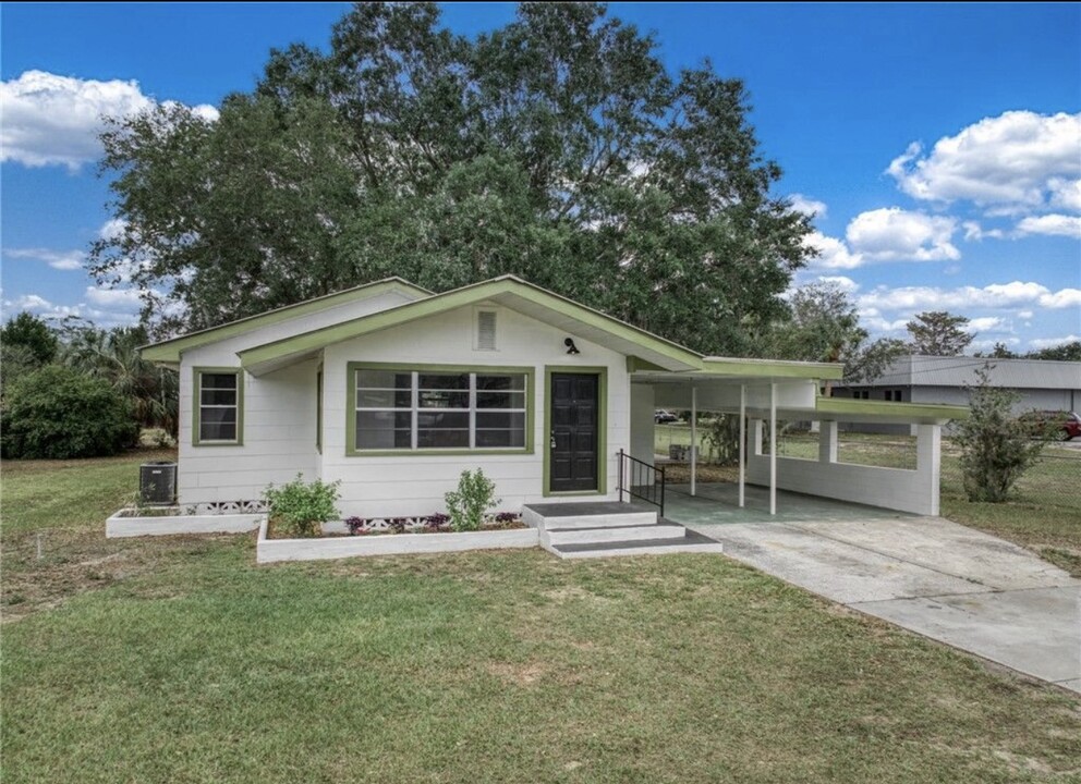 12 N Desoto Ave in Avon Park, FL - Foto de edificio