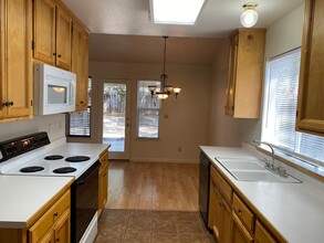 2042 Hastings Dr in Los Banos, CA - Building Photo - Building Photo