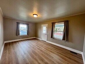 1904 SE Byers Pl in Pendleton, OR - Building Photo - Building Photo