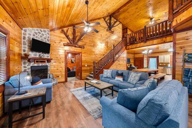 217 Amet Way in Cosby, TN - Foto de edificio - Building Photo