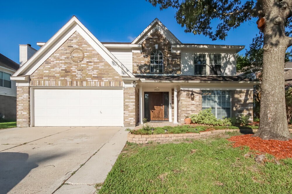 19019 Oakway Dr in Humble, TX - Building Photo
