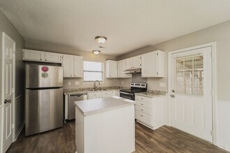 8006 Beacon Hills Rd in Indian Trail, NC - Building Photo - Building Photo