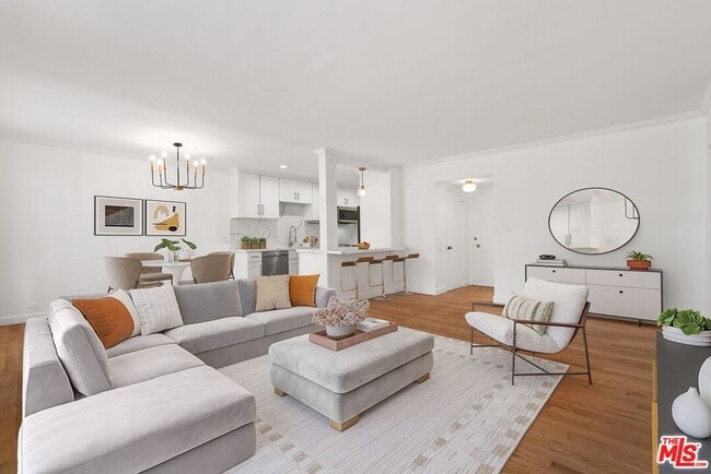 7270 Hillside Ave in Los Angeles, CA - Building Photo - Building Photo