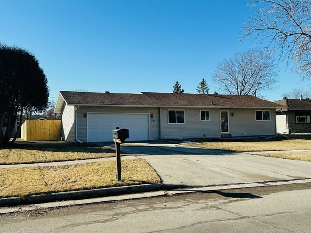 301 10 1/2 Ave E in West Fargo, ND - Building Photo - Building Photo