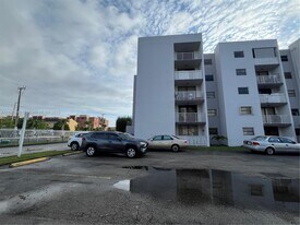 8145 NW 7th St, Unit 221 in Miami, FL - Building Photo