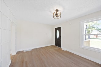 10306 Easum Rd in Jeffersontown, KY - Building Photo - Building Photo