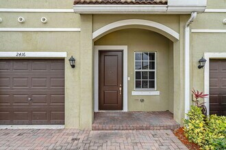 2416 SE 15th St in Homestead, FL - Foto de edificio - Building Photo